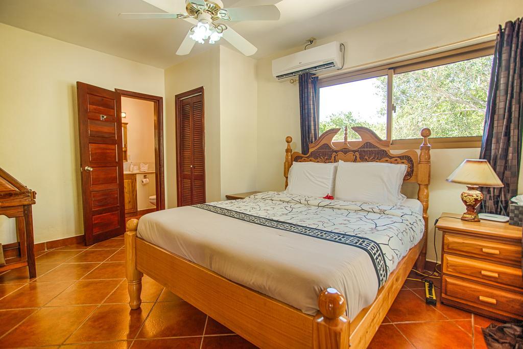 Wild Orchid Hotel Placencia Exterior photo